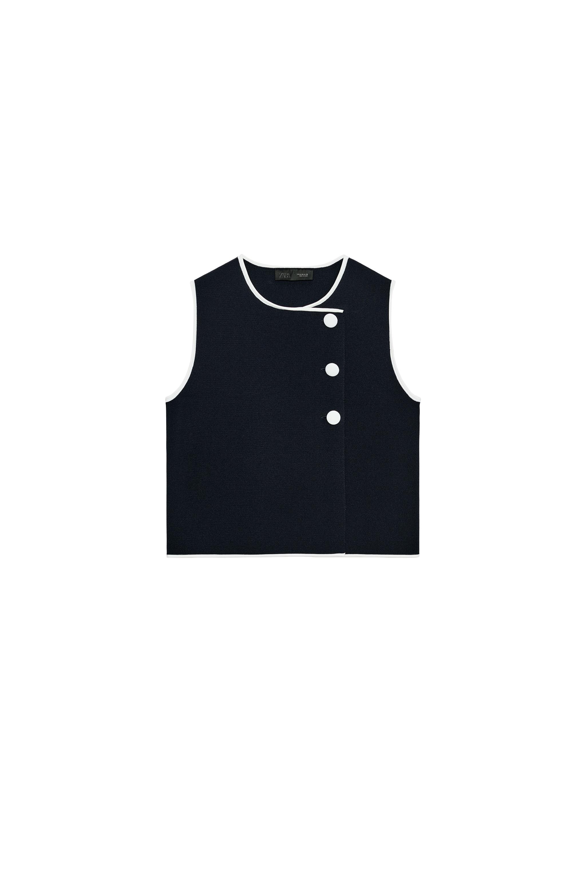 CONTRAST BUTTON KNIT TOP